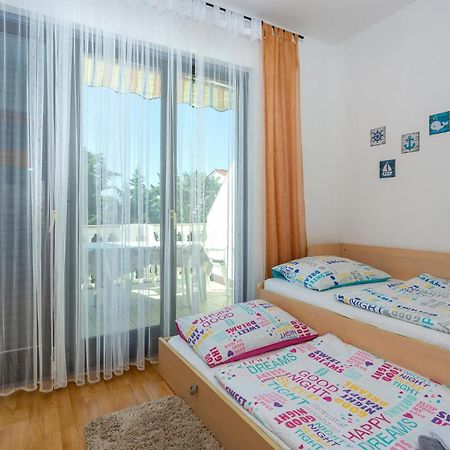 Beautiful Apartment In Malinska With Kitchen Extérieur photo