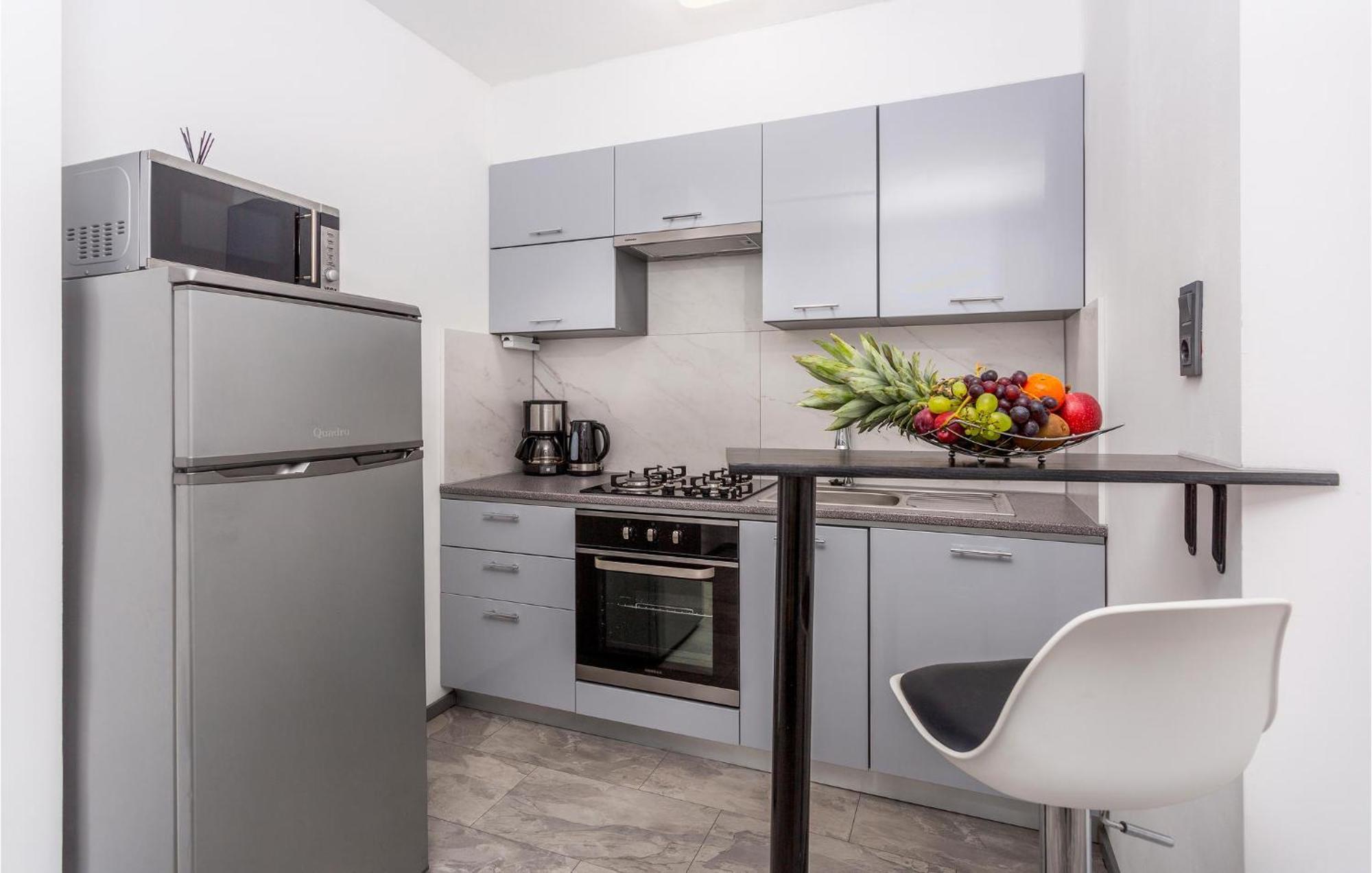 Beautiful Apartment In Malinska With Kitchen Extérieur photo